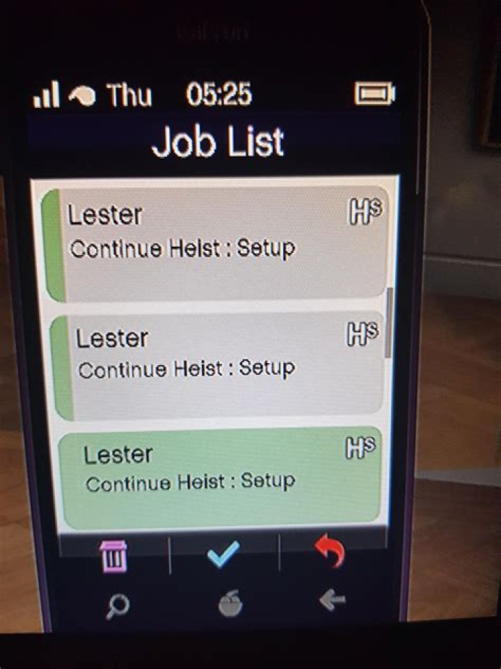 How do I get heist invites from Lester?